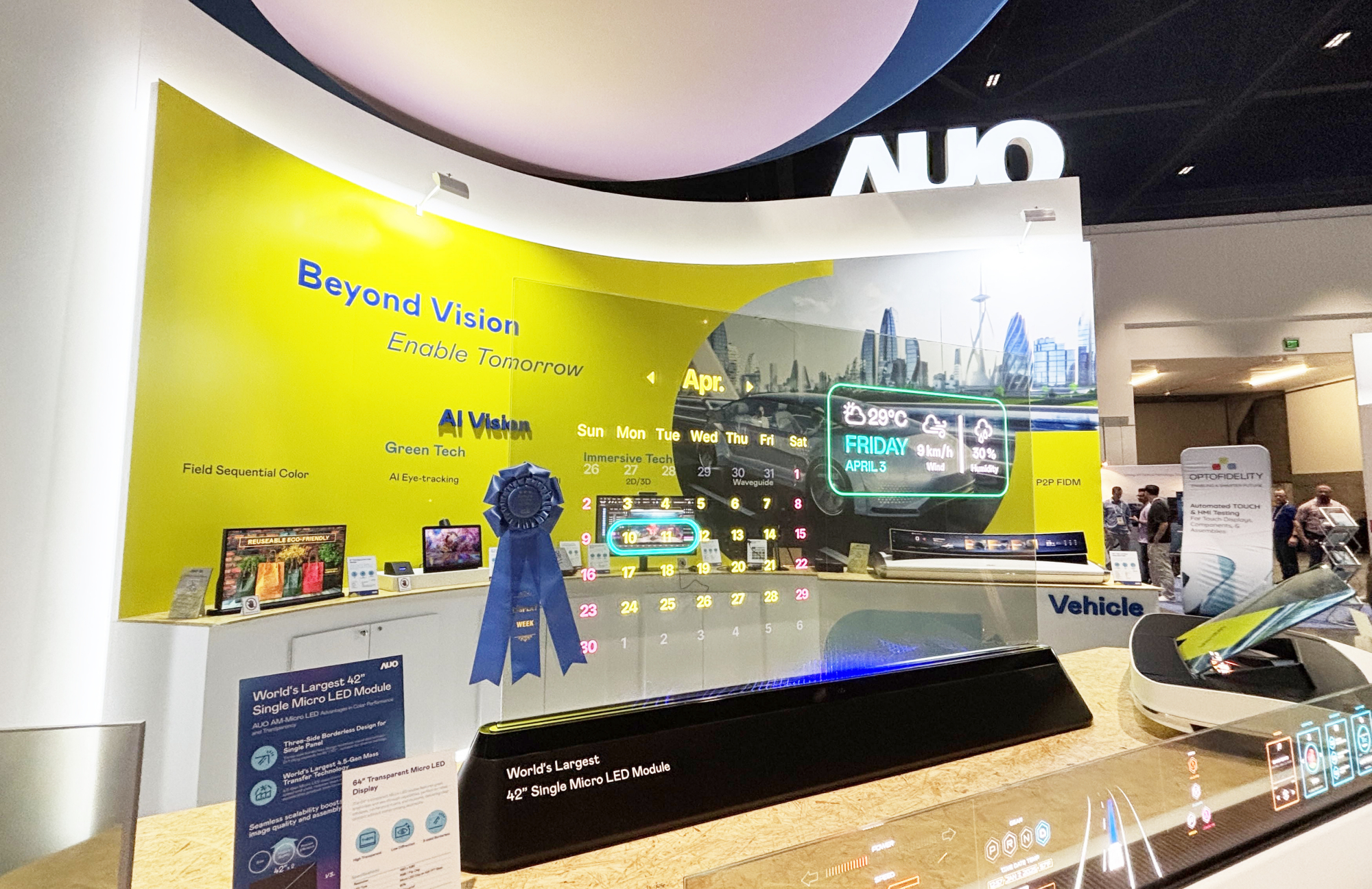 LEYU�پW64��͸��Micro LED�@ʾ���@�����Micro LED���g���ê�������^���͸����͸���ԣ�ͬ�r�߂�1,000 nits�ĸ����ȱ��F����͸�^�����ğo�pƴ�����죬���������`����ڶ�Ԫ����չ�F��Micro LED�@ʾ���g���r�յğo�ޝ���